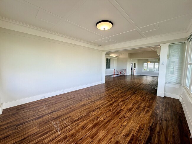 Building Photo - Exclusive Lower Manoa Historical Estate:  Panoramic Diamond Head Views & Modern Features