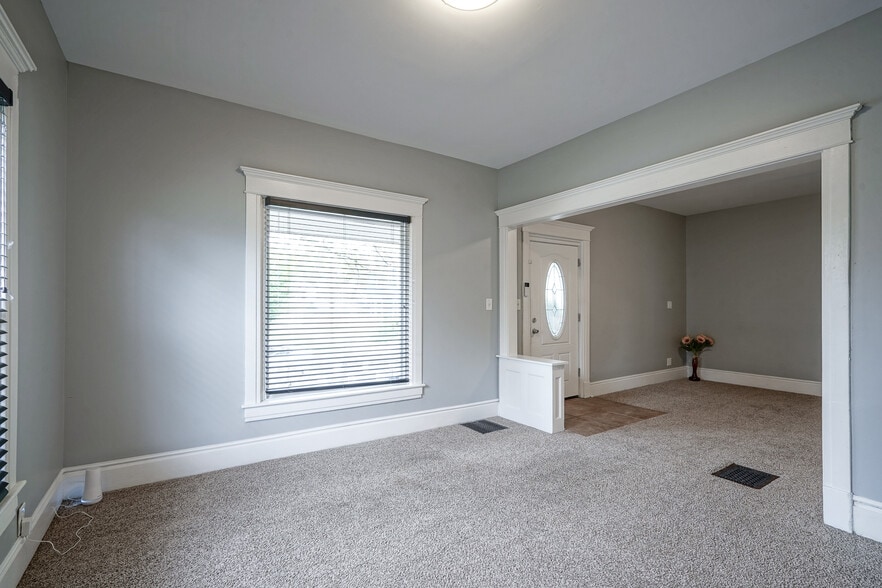Family room - 17 N Randolph St