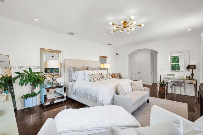 Building Photo - 2143 N Bay Rd