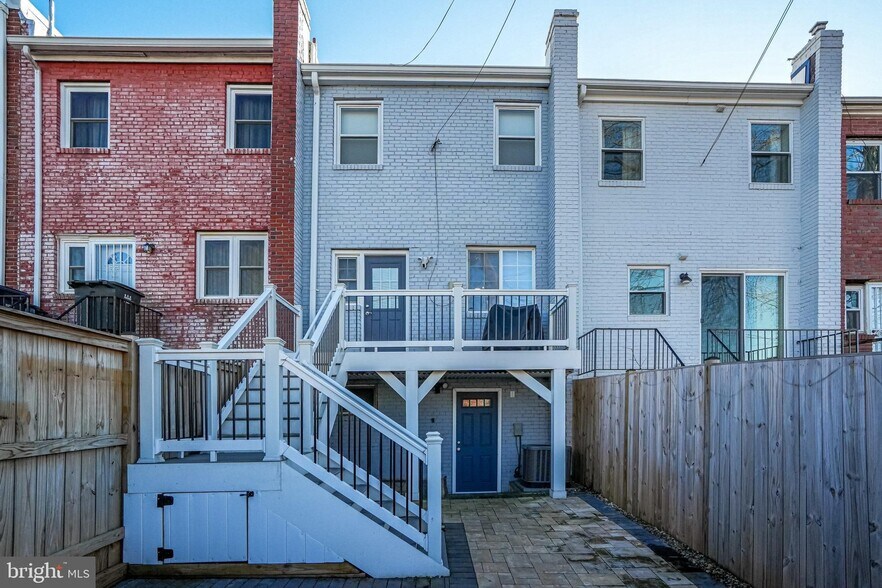 Building Photo - 4214 Gault Pl NE