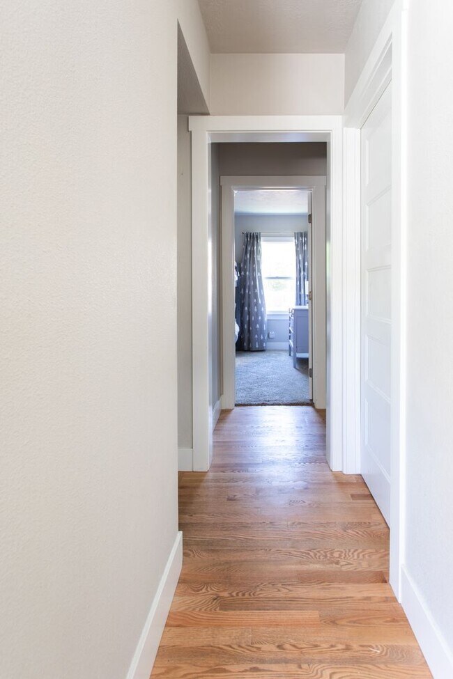 Building Photo - Cozy 2-Bedroom Retreat in North End Boise: Fantastic Location with Elegant Upgrades