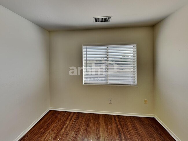 Building Photo - 5361 W Huntington Dr