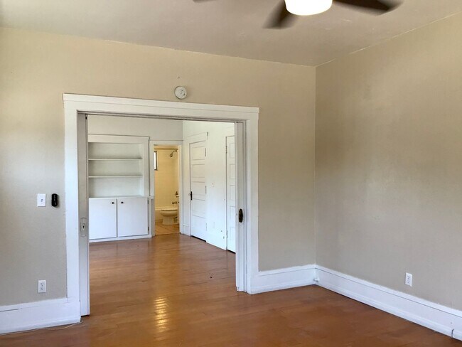 Building Photo - 1BD 1BA Point Loma Apartment - Hardwood Fl...