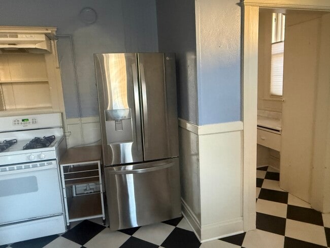 Building Photo - 92 N Fir St