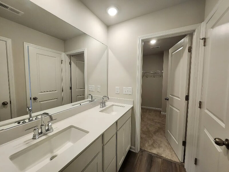 Building Photo - 712 Peyden Ln