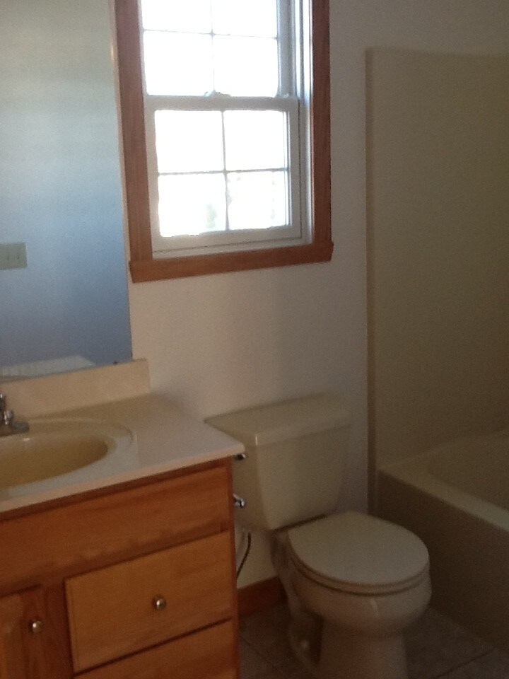 Building Photo - 833 Lowell Ave