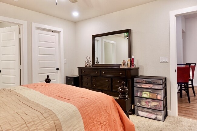 Building Photo - 413 Graze St