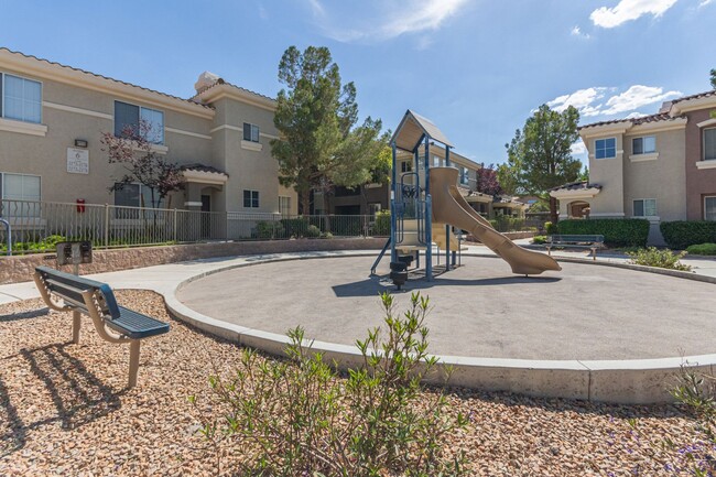 Building Photo - Luxury Living at The Falls - Ground floor ...