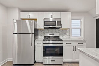 Building Photo - Gorgeous 4 bedroom home in Carrick available May 1!