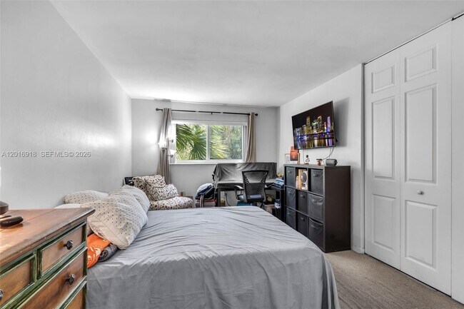 Building Photo - 7400 Miami Lakes Dr