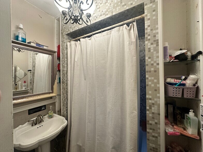 Building Photo - 12 Oswald St