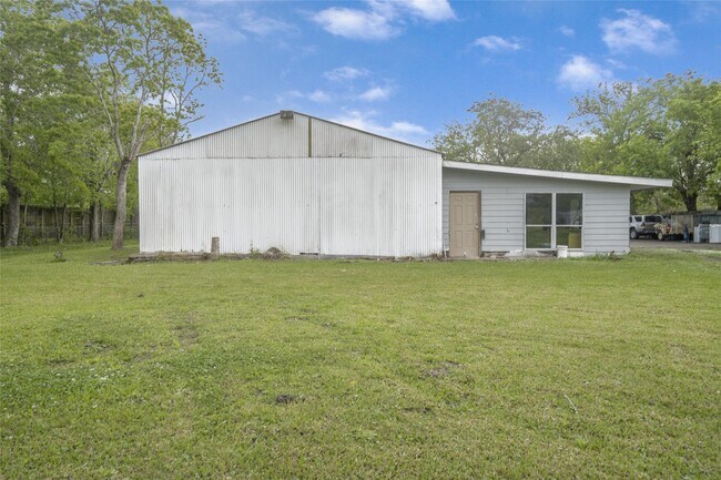 Building Photo - 16900 Wellborne Rd