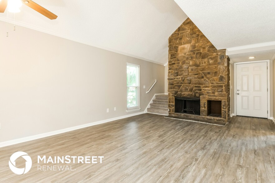 Building Photo - 10258 Lake Pines Rd