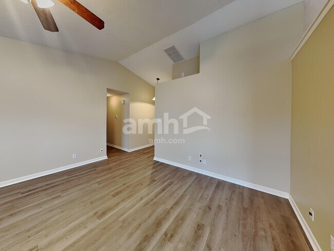 Building Photo - 1740 Brookview Dr