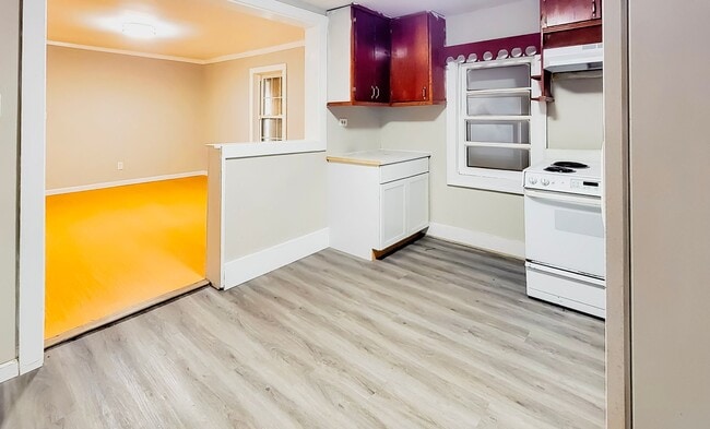 Building Photo - 2 BDRM 1 BATH