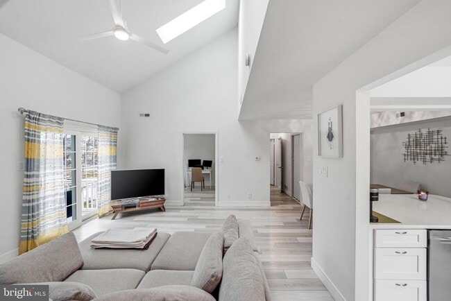 Building Photo - 3904 Fenwick Ln