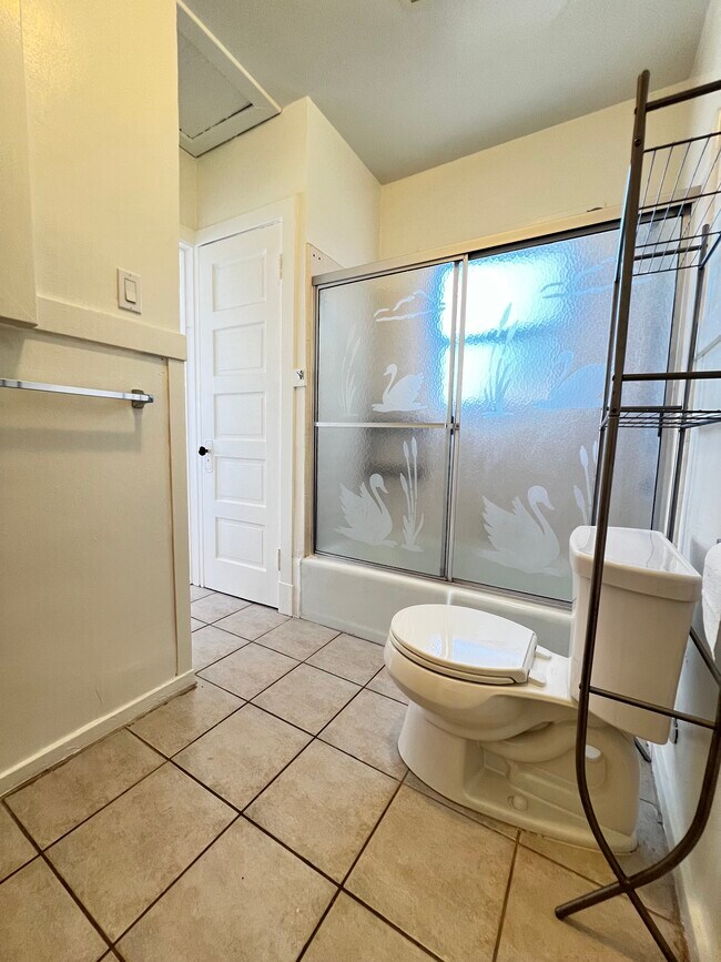 Building Photo - 1813 Ramona Ave