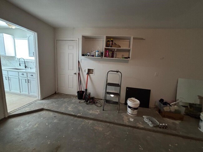 Building Photo - 16003 Mission Glen Dr