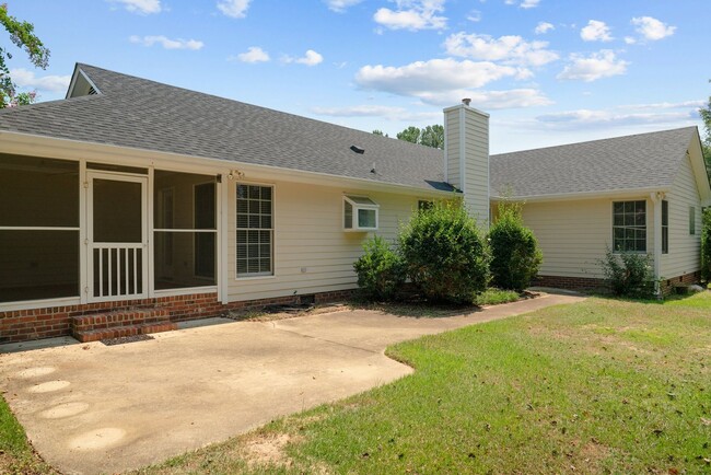 Building Photo - 3 Bed 2 Bath 1 Story Home in the Tirzah Ne...