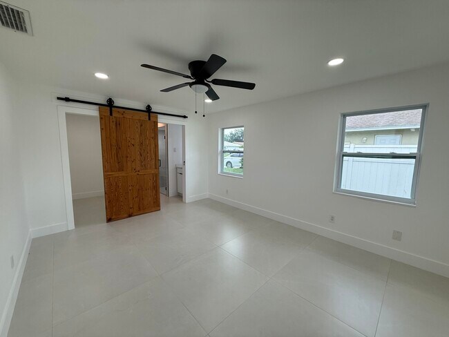 Building Photo - 137 Alcazar St