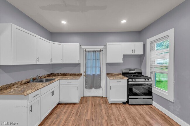 Building Photo - 3900 W 33rd St