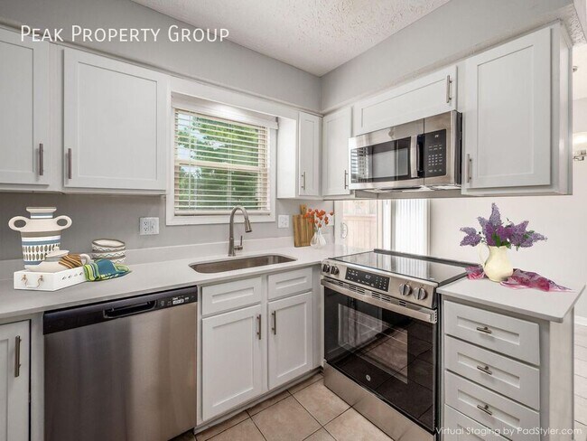 Building Photo - 2019 Queensgate Ln