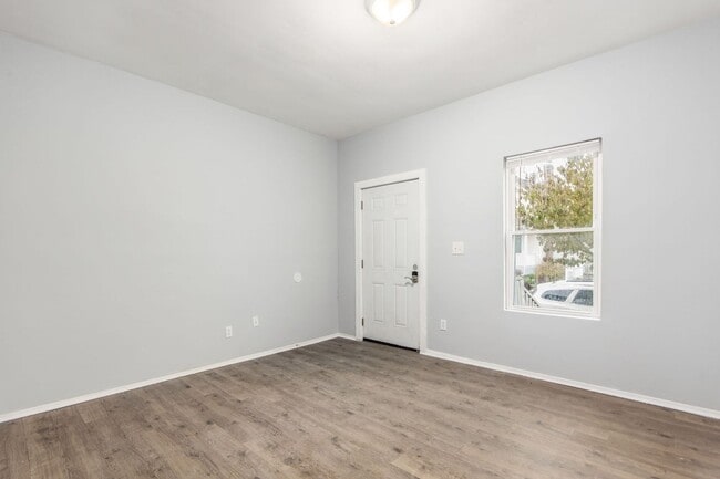 Building Photo - 673-675 Stanley Ave