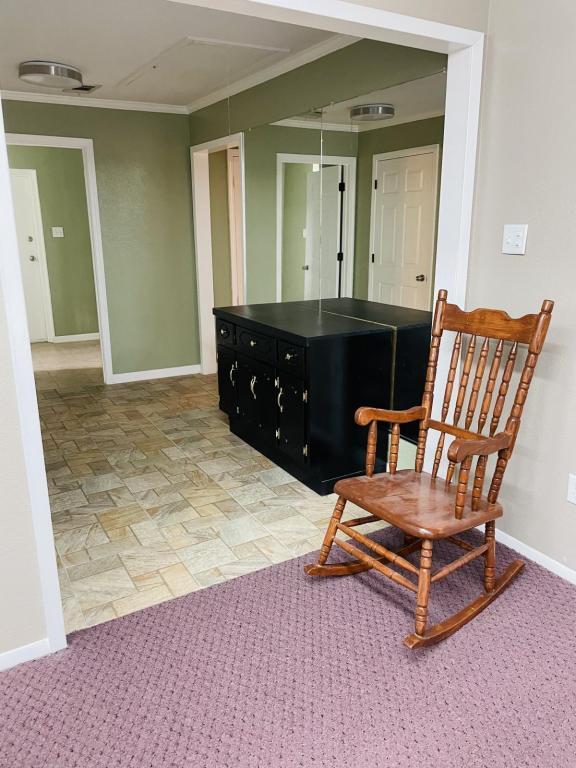 Building Photo - 306 N Davis St