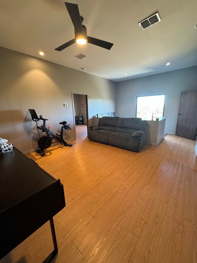 Building Photo - 7219 Rocio Dr