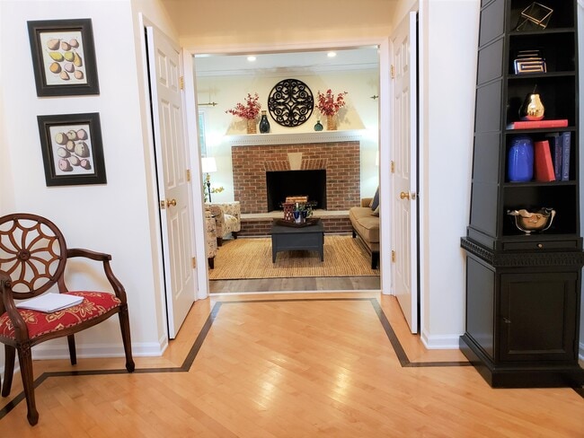 Building Photo - W280N1690 Golf View Dr