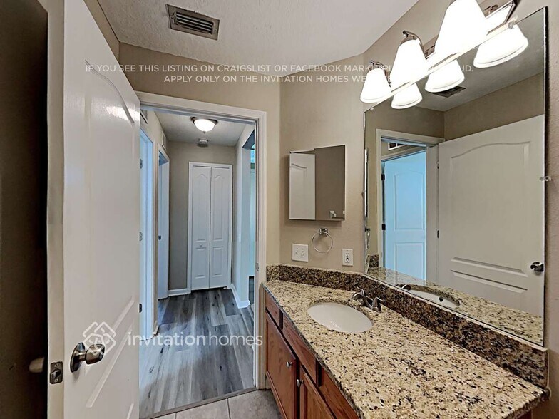 Building Photo - 10209 Hunters Haven Blvd