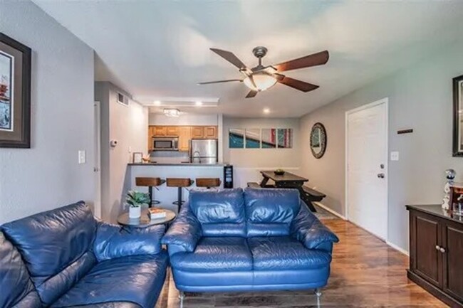 Building Photo - Beautiful 2 bedroom, 2 bathroom condo!