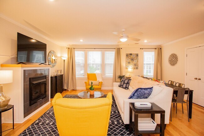 Building Photo - 1008 Tremont St