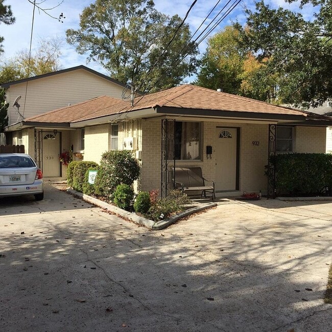 Building Photo - 932 Helios Ave