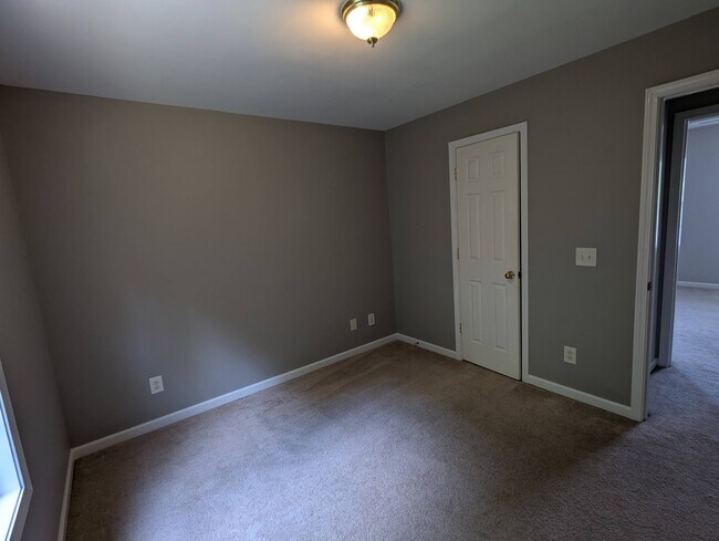 Building Photo - 419 Brownstone St