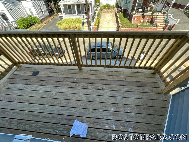 Building Photo - 29 Alpine St