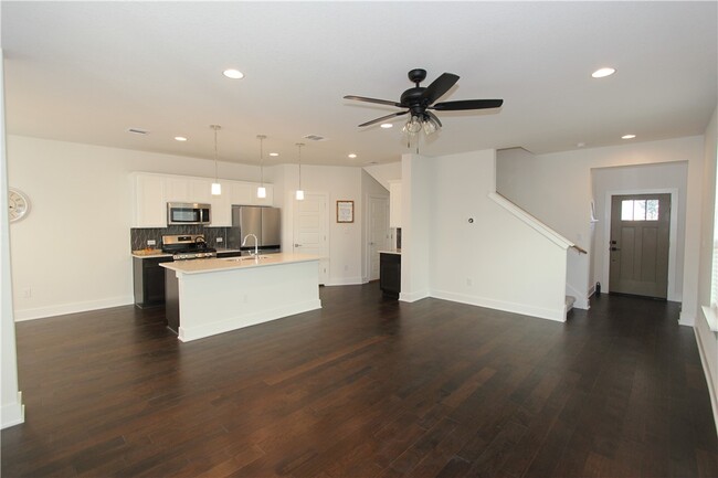 Building Photo - 589 Peace Dr