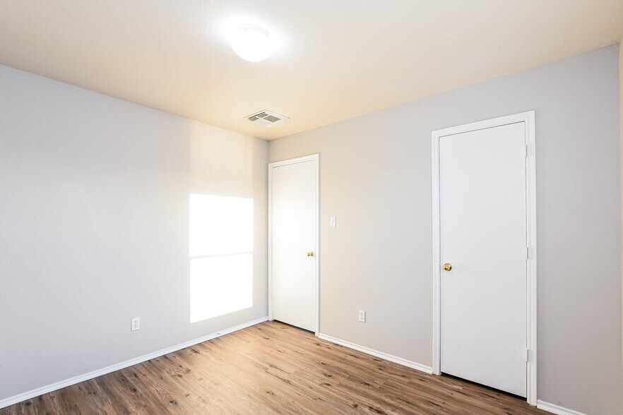 Building Photo - 7727 Painted Desert Dr