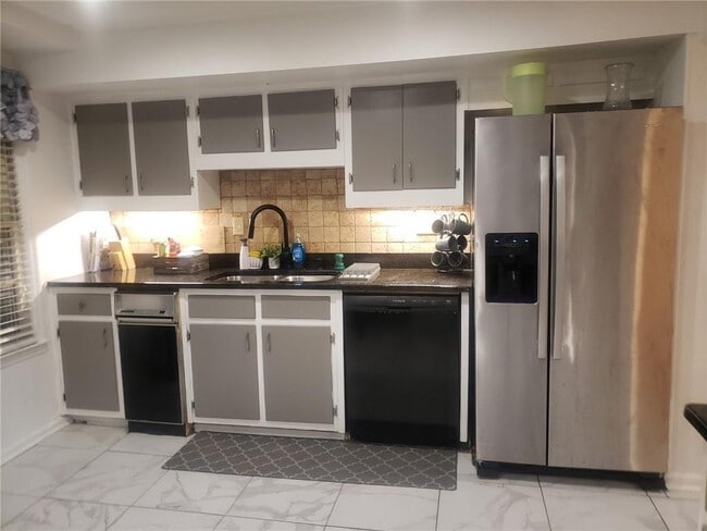 Building Photo - 843 Artwood Rd NE