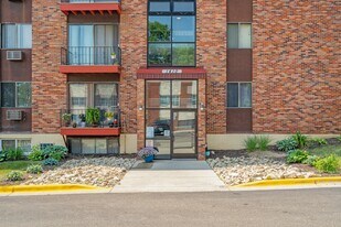 Building Photo - Lily Lake Terrace