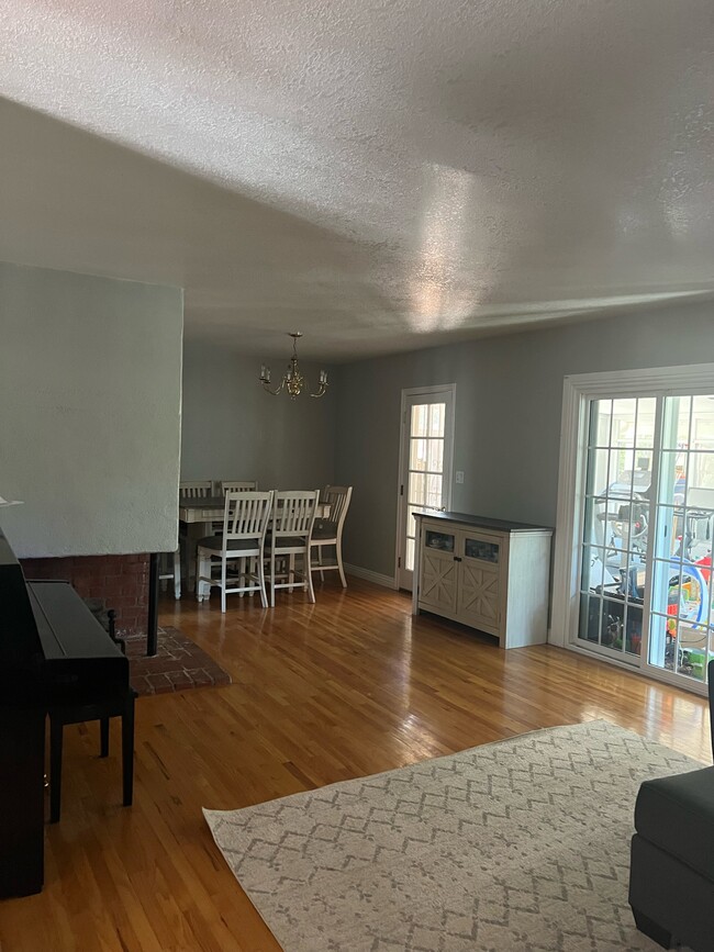 Dining Room - 8440 Darby Ave