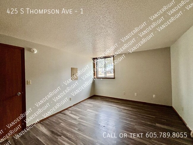 Building Photo - 425 S Thompson Ave