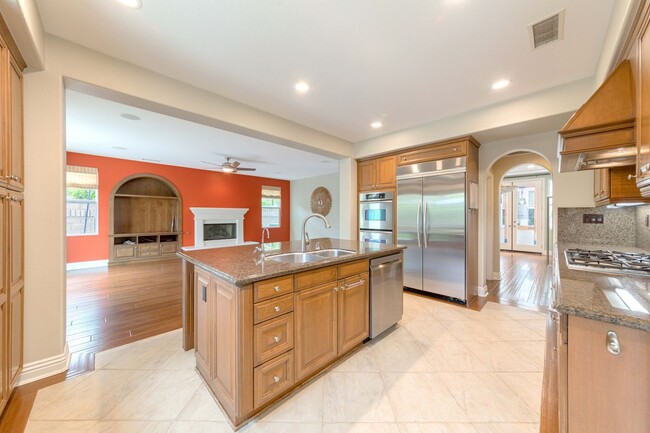 Building Photo - 935 Heron Cir