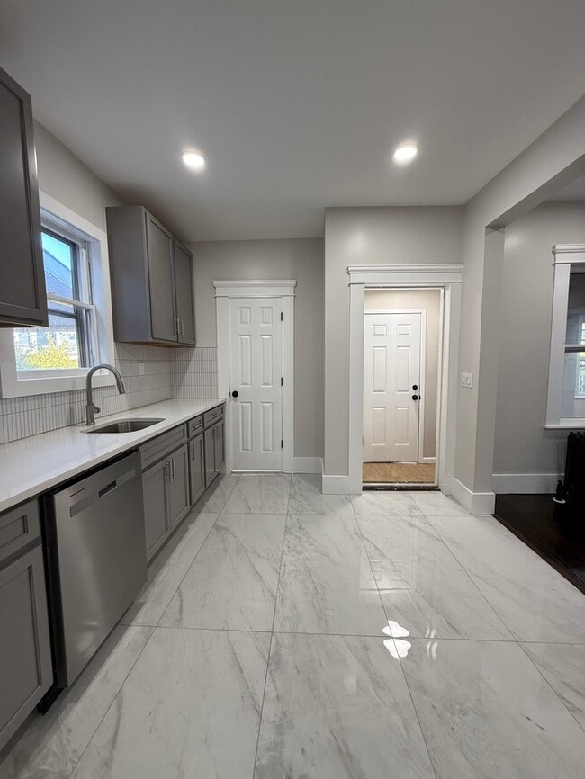 Building Photo - 438 Neville St