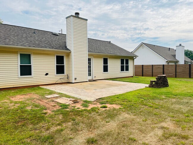 Building Photo - Wow! Renovated 3 bedroom 2 bath home in Ca...