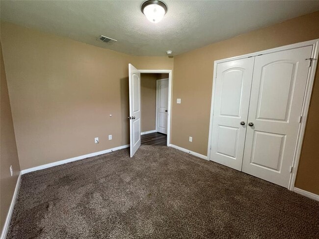 Building Photo - 832 Mockingbird St