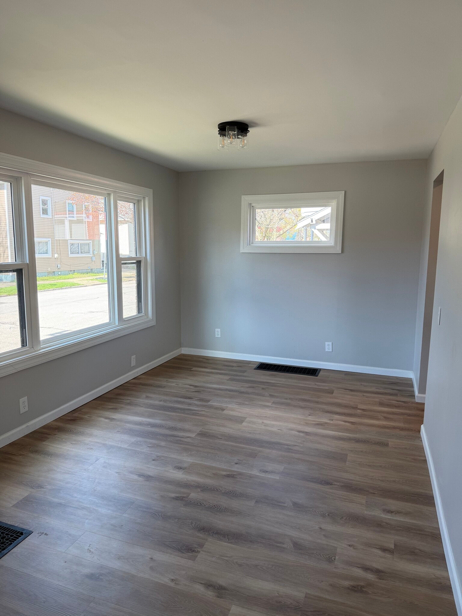 Building Photo - 301 Holland St