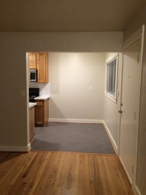 Building Photo - Modern Remodel Spacious 2BD University Par...