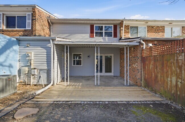 Building Photo - OPEN HOUSE SATURDAY THE 20TH 1PM-3PM! Three-bedroom, two-and-a-half bathrooms in Pembroke Meadows!