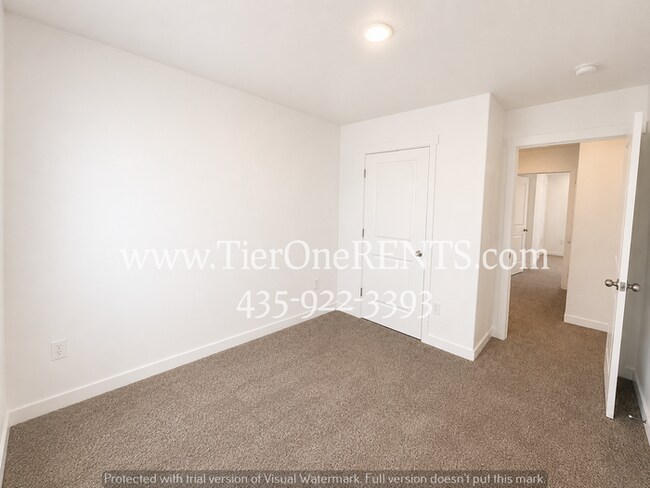 Building Photo - This property offers a NO DEPOSIT option available for qualified renters!